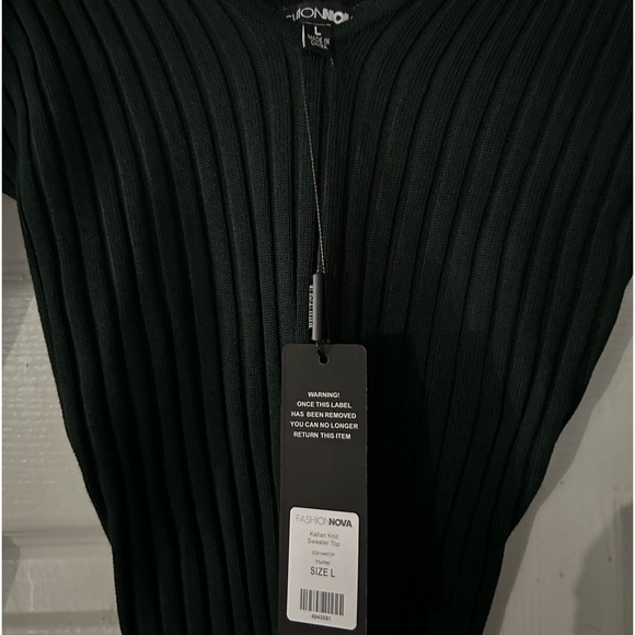 Fashion Nova tight fitting ribbed v neck Top, Emerald Green size L, new, tags - Picture 1 of 5
